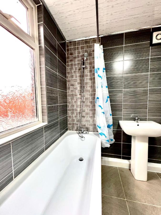 Relax Dotcom Apartment Manchester Exterior photo